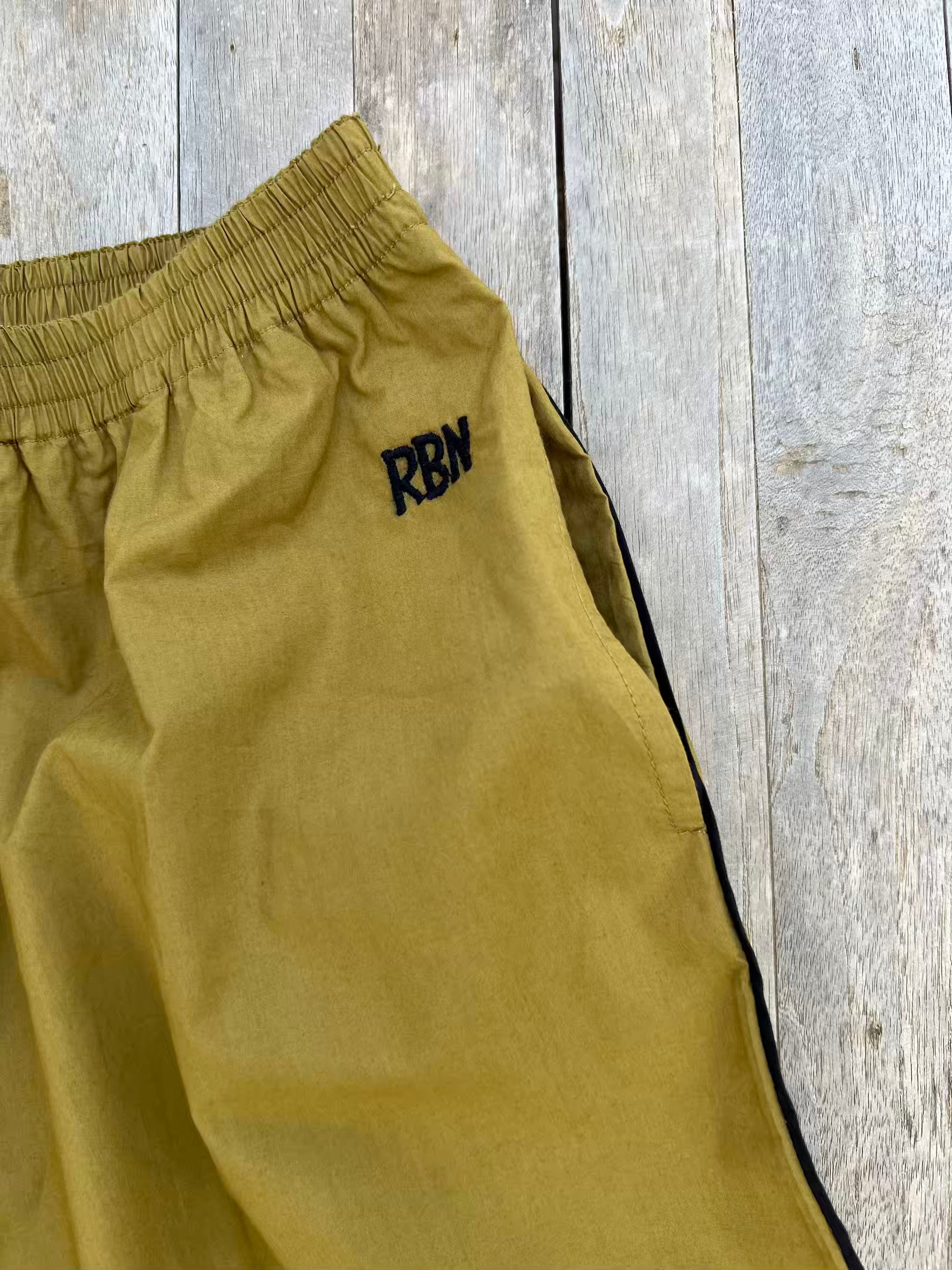 ROBIN SHORTS for Girls - Style `Bondi´ Khaki with stripe on the side-3