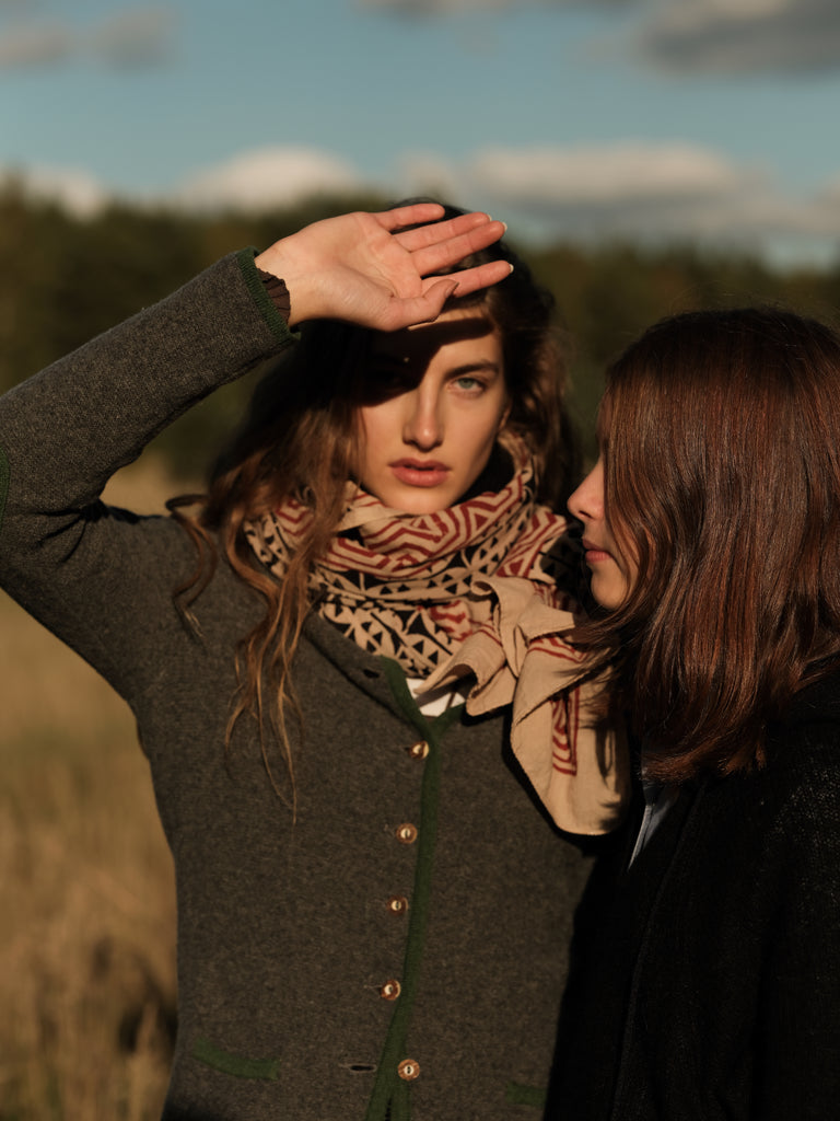 NEW INDIA BOHO SCARF HAND-MADE BLOCKPRINT: PAISLEY RED WITH WOVEN BORDER