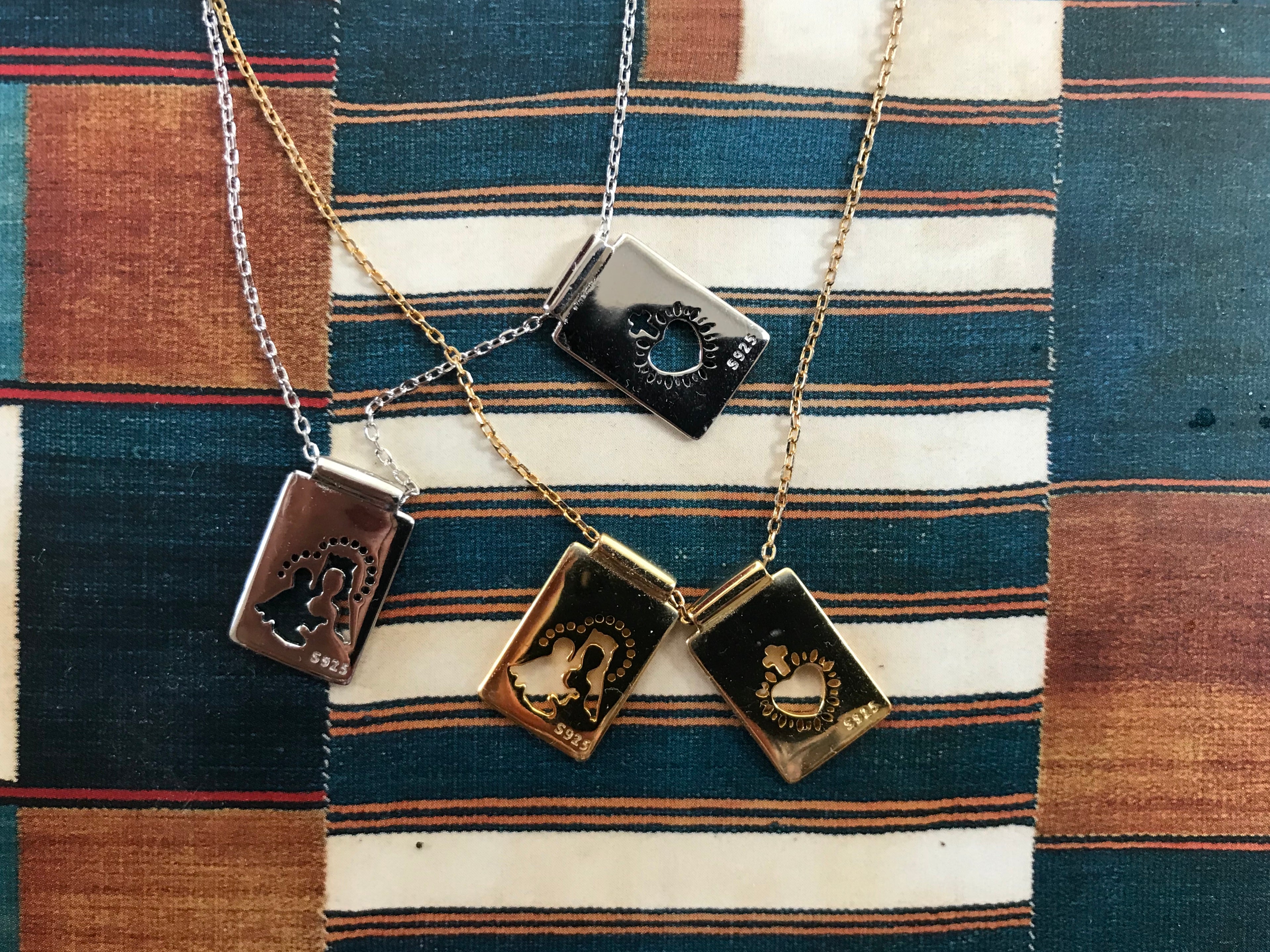 Necklace Escapulario movable in gold and silver-5