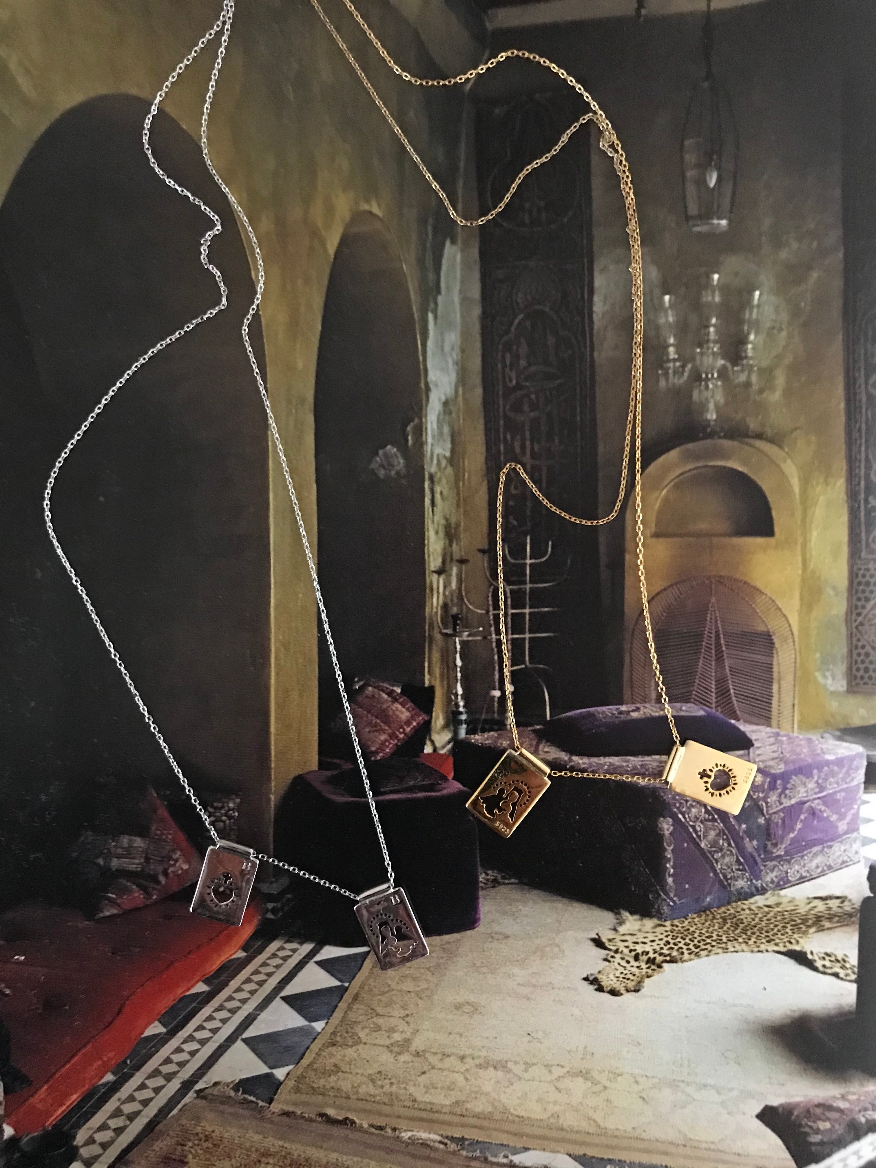 Necklace Escapulario movable in gold and silver