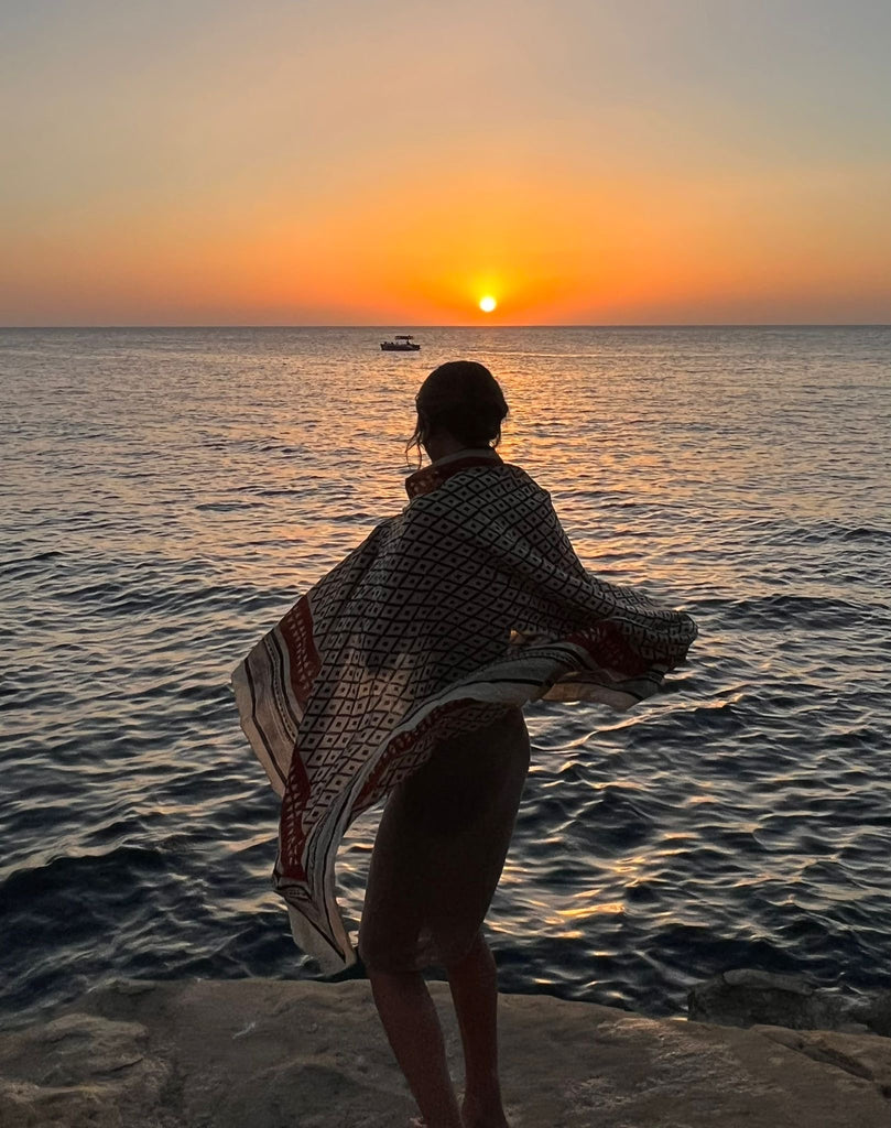 NEW INDIA BOHO SCARF HAND-MADE BLOCKPRINT: PAISLEY RED WITH WOVEN BORDER